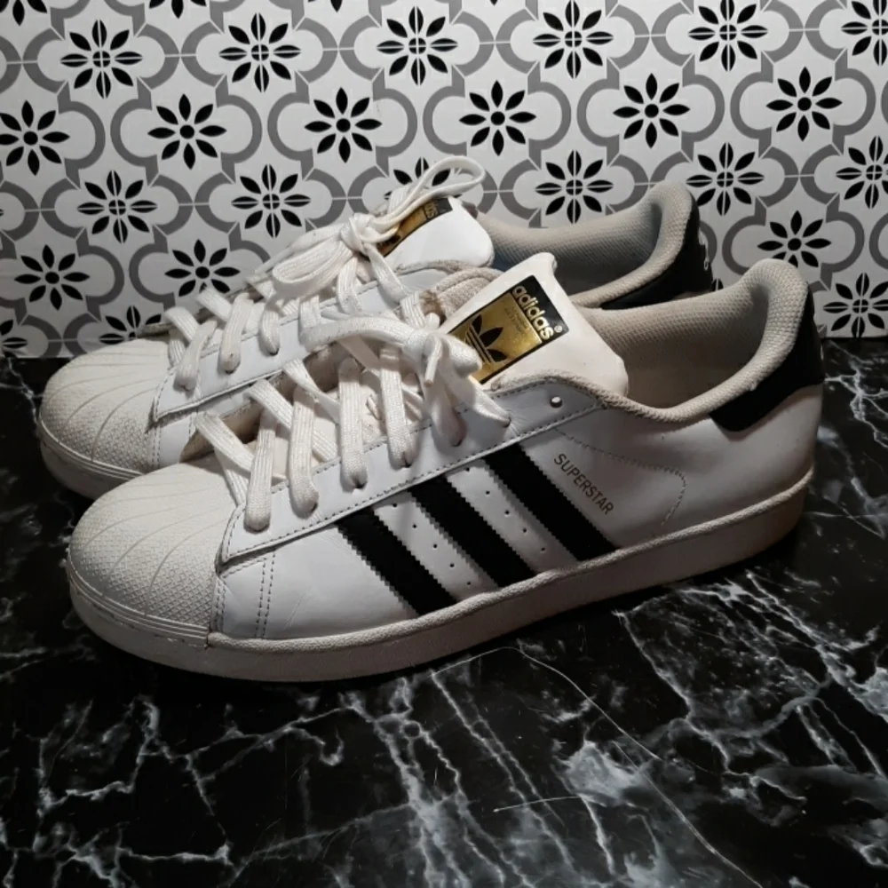 Adidas size 11 white black